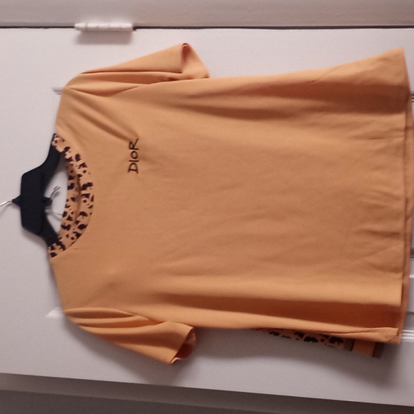 Two piece shorts set. Size L made in China - Picture 1 of 3